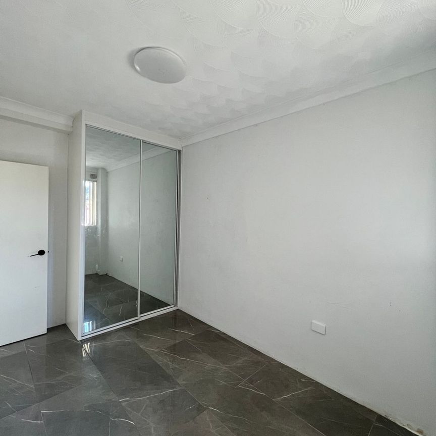 Modern 2 Bedroom Unit - Photo 1