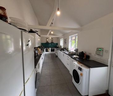 1 bedroom in a house share to rent - Photo 3
