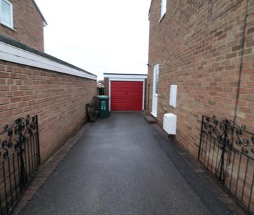 3 bedroom semi-detached house to rent - Photo 3