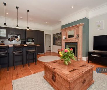 3 bedroom flat to rent - Photo 6