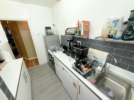 Broad Walk, Hockley, SS5 - Photo 2