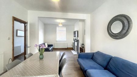 1 bedroom in a house share to rent - Photo 3