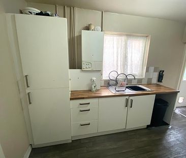 £925 PCM, Furnished One Bedroom Ground Floor Flat with Large Privat... - Photo 2