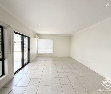 4 BEDROOM + STUDY TOWNHOUSE 100M TO WESTFIELD - Photo 1