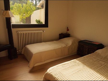 VILLENEUVE LES AVIGNON: Très belle villa avec 2 chambres climatisées, vue et piscine magnifiques - Photo 2