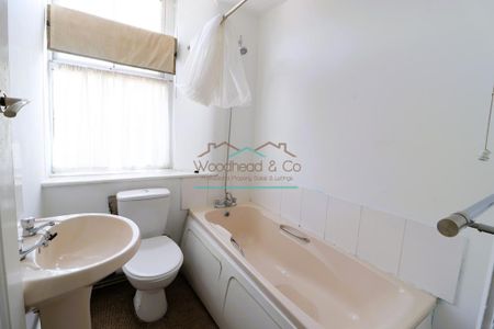 2 bedroom triplex to rent - Photo 3