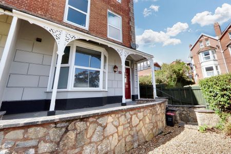 10 bedroom end of terrace house to rent - Photo 2