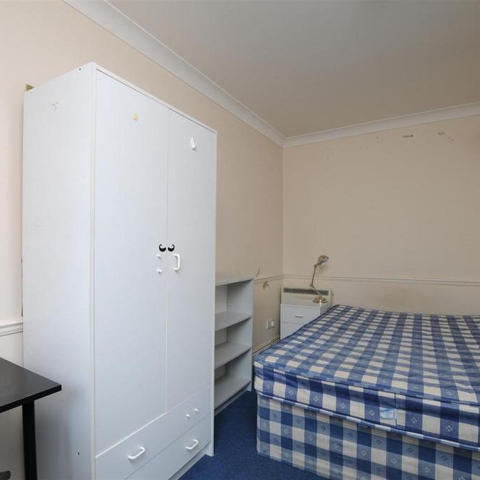 3 bedroom flat to rent - Photo 1