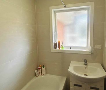 Comfortable Two-Bedroom Unit in a Quiet Hillcr... - Photo 4