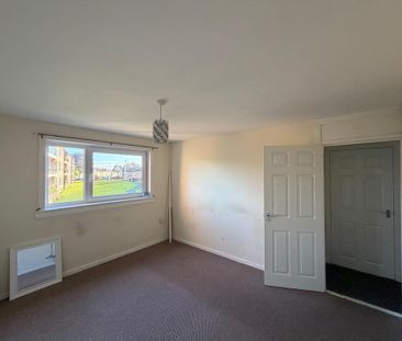 3 bedroom flat to rent - Photo 5