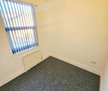 Albion Street, Old Trafford, Manchester, M16 - Photo 3