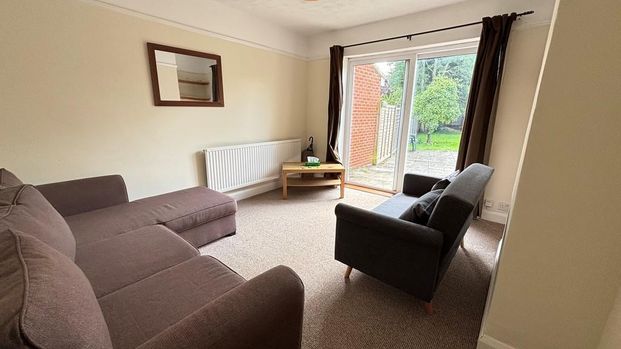 4 bedroom semi-detached house to rent - Photo 1