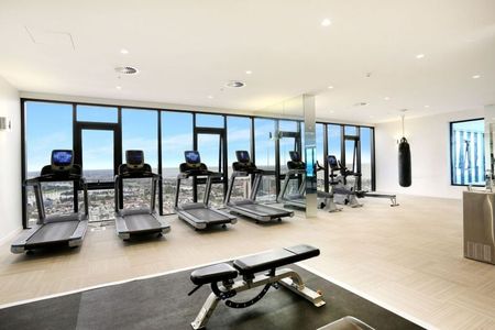Unfurnished Platinum Southbank 2 bedroom Apartment available - Photo 2