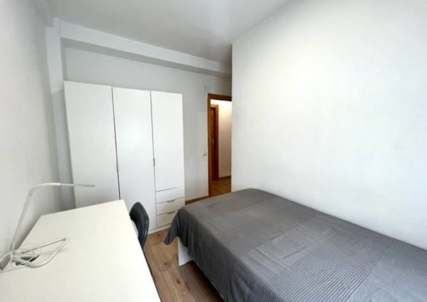 Calle León, Getafe, Community of Madrid 28903