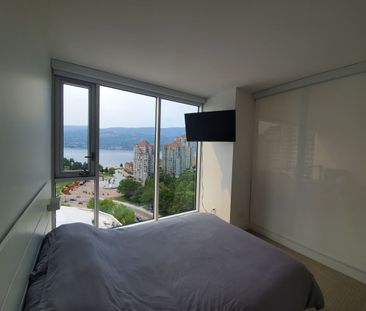 2 Bed + Den 2 1/2 Bath Luxury Condo: Avail Sept 1 - Photo 5