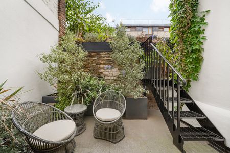 A beautiful apartment in one of London’s most coveted addresses - Photo 2