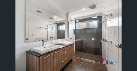 BYFORD - 4X2 - BEAUTIFUL, STYLISH & SPACIOUS HOME - Photo 3