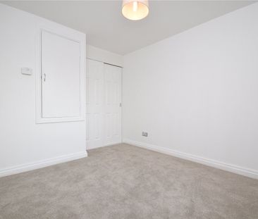 3, Broadcroft Grove, Tingley, Wakefield, West Yorkshire, WF3 1TU - Photo 4