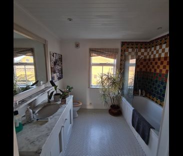 3 Bed Semi-Detached House, Glengall Road, SE15 - Photo 3