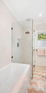 Elegant Family Home in a Leafy Cul-de-Sac Setting - Photo 4