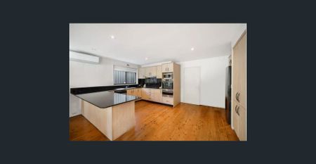 Multiple Living Rooms House locate in Park Side - Photo 2