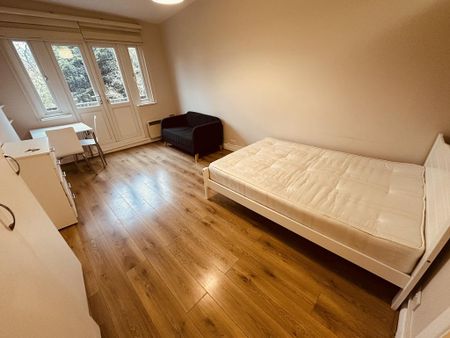 Studio to rent - Photo 3