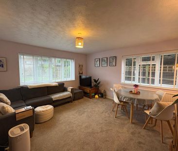 Orchard House, Lambourne Way, Tongham, Surrey, GU10 - Photo 2