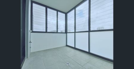 Modern & Spacious Apartment in the Heart of Hurstville - Photo 4