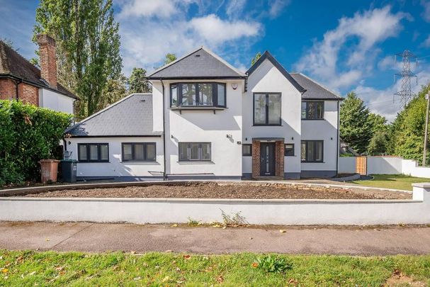 4 bedroom detached house to rent - Photo 1