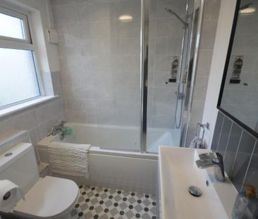 2 bedroom end of terrace house to rent - Photo 6