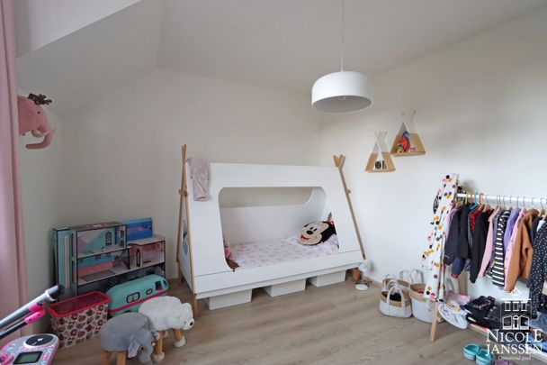 Nieuwbouwwoning met drie slaapkamers, tuintje en carport op een aangename en rustige locatie in Kessenich - Photo 1