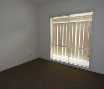 Spacious 3-Bedroom Home in Windsor Gardens - Photo 5