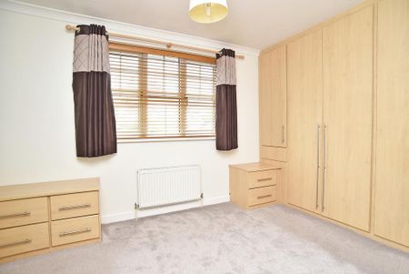 4 bedroom semi-detached house to rent - Photo 3