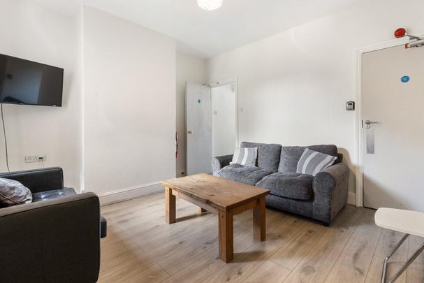 5 bedroom terraced house to rent - Photo 1