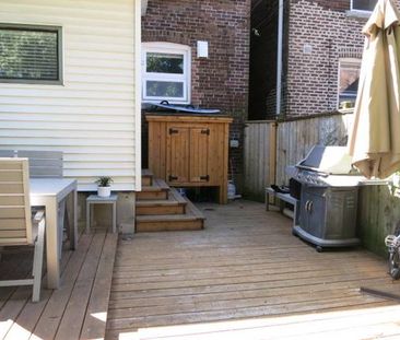 Leslieville -2 br Main flr/bsmt,backyard,laundry,pet friendly - Photo 2