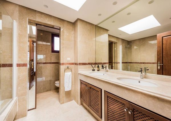 4 bedroom luxury penthouse for rent in Marbella Del Este, Spain