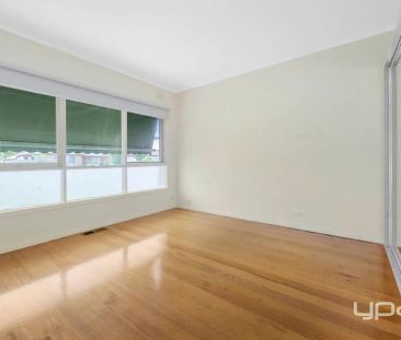 “Charming Family Home for Rent in Sunshine West” - Photo 6