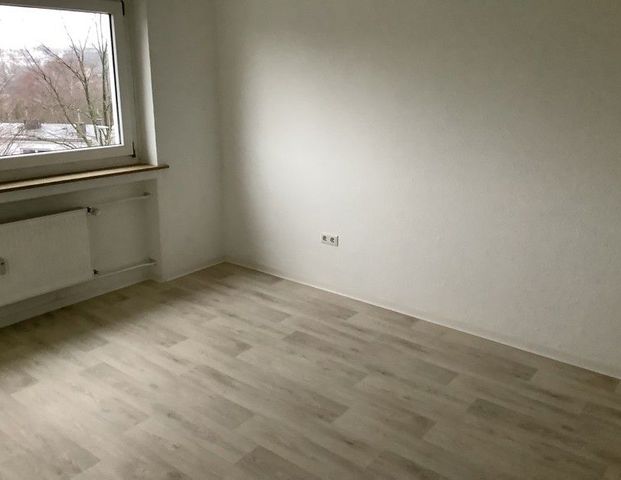 Bezugsfertig renoviert - 3-Zimmer-Wohnung mit Balkon! - Foto 1