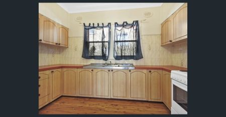 Spacious and Stylish Living in West Wollongong - Photo 4