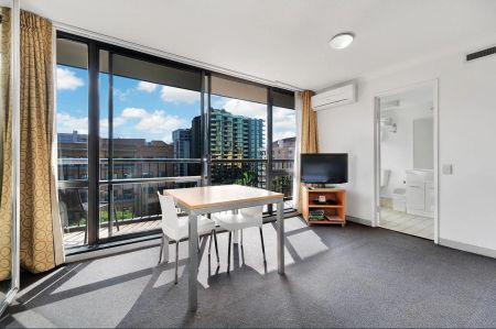 Spacious Inner City Unfurnished Living in the Heart of South Brisbane - Photo 4