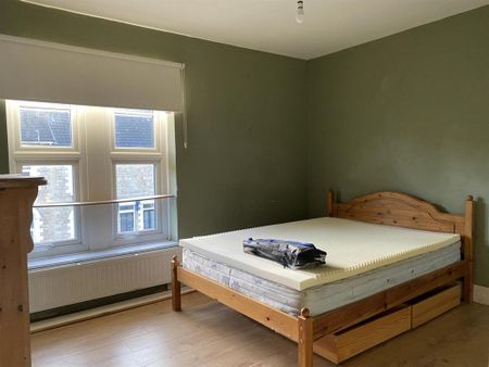 3 bedroom end of terrace house to rent - Photo 4