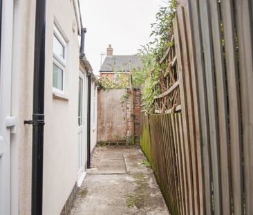 Room in a Shared House, Bolingbroke Road, CV3 - Photo 1