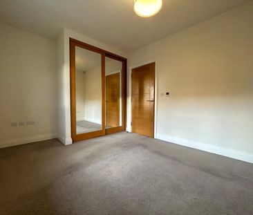 1 bedroom Flat in Meadowsweet Lane, Warfield - Photo 4