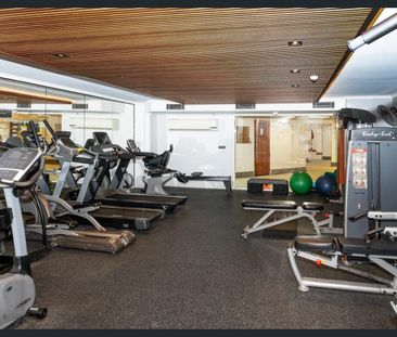 Modern light filled home in idyllic location - Photo 5