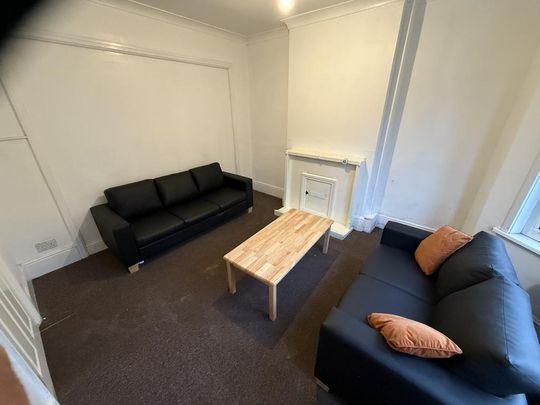 4 bedroom terraced house to rent - Photo 1