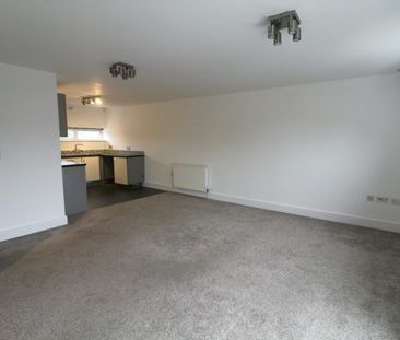 Flat to rent on - Photo 2