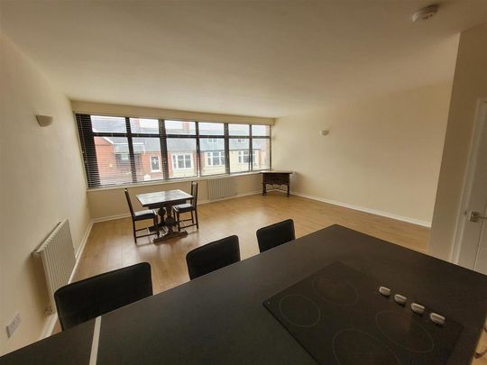3 bedroom flat to rent - Photo 1