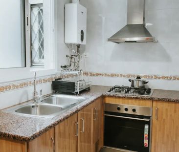 Room in a shared 4-bedroom apartment for rent in El Gòtic. - Photo 6