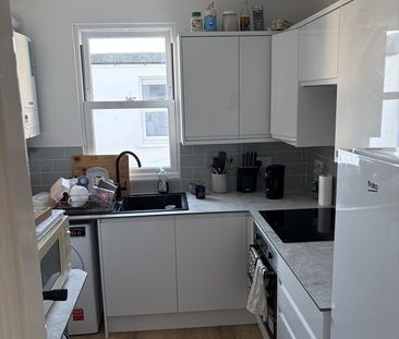 Room in a Shared Flat, Carlisle Road, BN3 - Photo 4