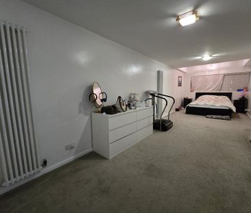 4 bedroom detached bungalow to rent - Photo 4